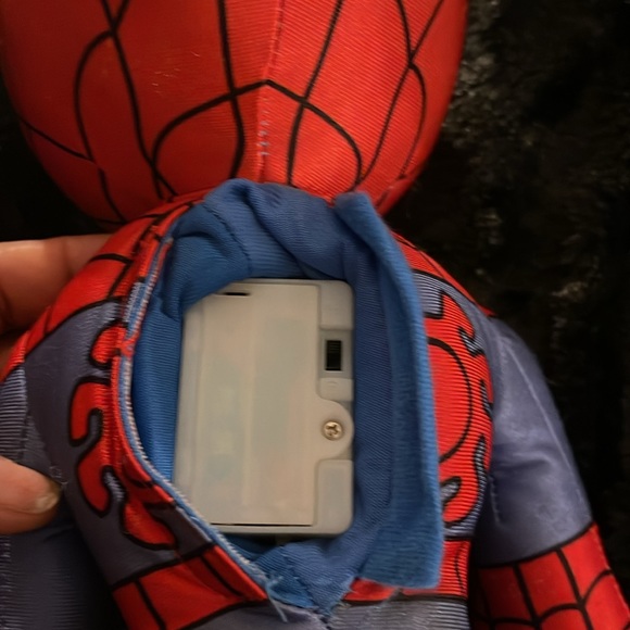 Marvel Spidey 16” Soft Plush Battery Operated Red/Blk/Blue Press Chest To Talk - Picture 6 of 9
